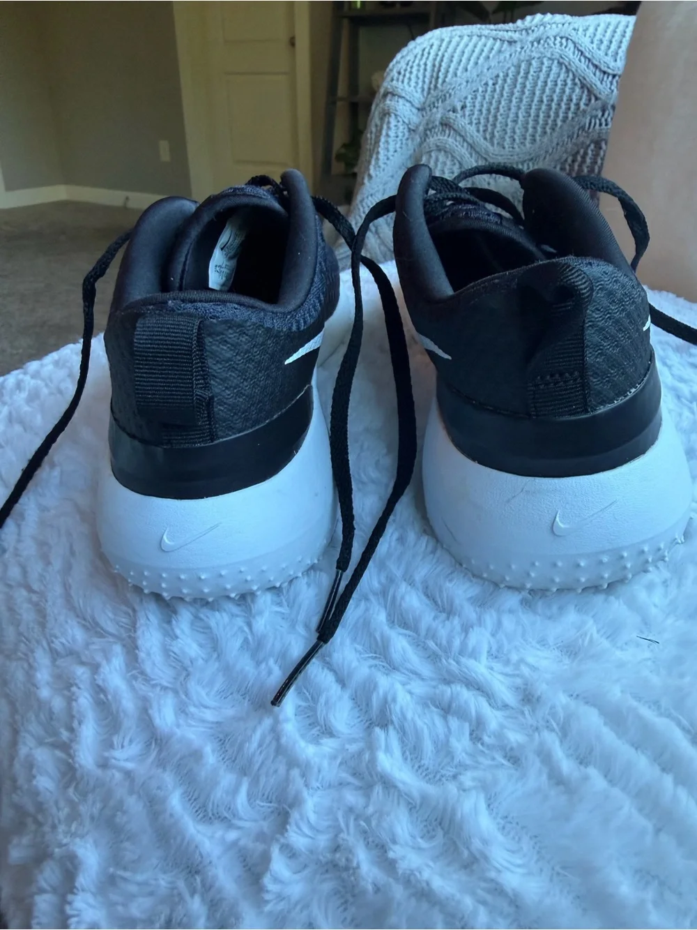 Nike Women’s Golf Roshe  Black and White Mesh Sneakers - Picture 2 of 3